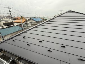 ガルバリウム鋼板による屋根工事リフォーム後