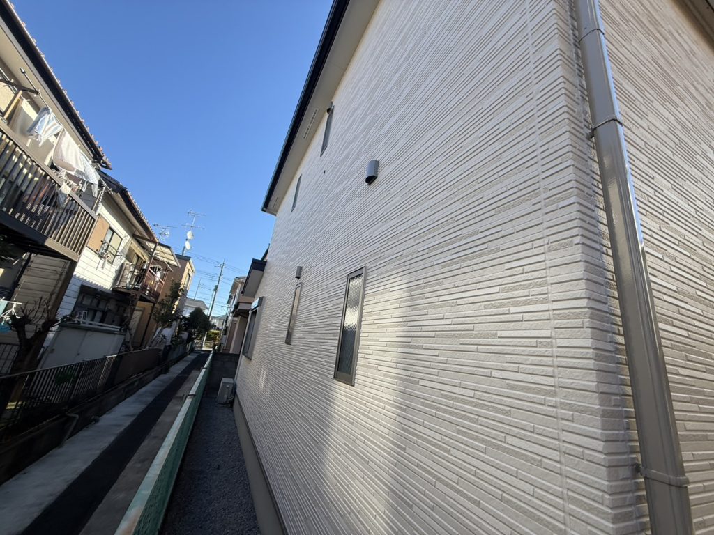 ツートンカラーに仕上げた外壁塗装後